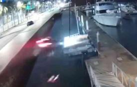 Veracruz, Ver., 18 de abril de 2026.- En redes sociales circula video del momento en que un veloz auto cae al mar en muelle ubicado a un costado del bulevar Manuel �vila Camacho en el carril con direcci�n a la Escuela N�utica Mercante. El conductor logr� salir por su cuenta.