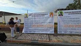 Orizaba, Ver., 20 de abril de 2026.- Integrantes del SNTSA se manifestaron en el Hospital Regional de R�o Blanco y en el Hospital de Salud Mental ?V�ctor M. Concha V�zquez? debido a que no han tenido respuesta a 24 solicitudes presentadas de manera formal ante la actual administraci�n.