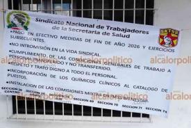 Xalapa, Ver., 20 de abril de 2026.- Personal de Salud se manifiesta, sin bloquear calle, en las oficinas de los Servicios de Salud ubicadas en Xalape�os Ilustres.