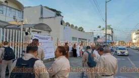C�rdoba, Ver., 20 de abril de Trabajadores del Sector Salud se manifestaron en el Hospital General C�rdoba-Yanga, en la Jurisdicci�n Sanitaria N�mero 6 y otros centros de salud como parte de la protesta manera simult�nea en unidades m�dicas del Estado.