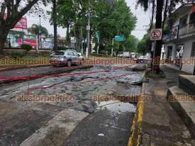Xalapa, Ver., 21 de abril de 2026.- Por inicio de obra en la avenida Xalapa y Ernesto Ortiz Medina, la circulaci�n se redujo a un carril, lo que ha provocado tr�nsito lento y gran carga vehicular. Tome rutas alternas.