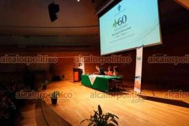 Xalapa, Ver., 21 de abril de 2026.- Se inaugur� el programa de actividades por el 60 aniversario de la Facultad de Econom�a. Asisti� el director del �rea Econ�mico-Administrativa de la UV, Luis Gerardo Montan�; la directora de la Facultad de Econom�a, Narda Mar�a Garrido y la jefa del programa educativo de Econom�a, Nayeli Le�n.