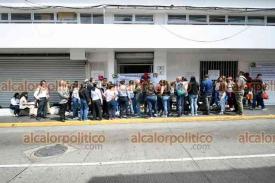 Xalapa, Ver., 22 de abril de 2026.- Personal del SNTSA mantiene plant�n en oficinas de la a Jurisdicci�n Sanitaria ubicada en Xalape�os Ilustres y en el Hospital Regional ?Luis F. Nach�n?, en la zona centro de la Capital.