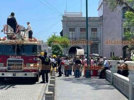 Xalapa, Ver., 26 de abril de 2026.- A los ni�os les llama mucha la atenci�n nuestro trabajo, es una parte de mostrarles un poquito lo que hacemos, dijo Carlos Escalante, al invitar a los paseos gratuitos a peque�os y sus pap�s a bordo de un cami�n de bomberos este domingo.