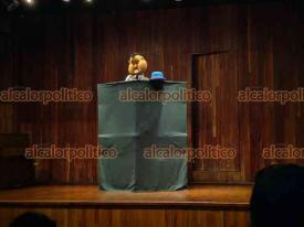 Xalapa, Ver., 26 de abril de 2026.- Ante p�blico de todas las edades, el director y dramaturgo Carlos Converso present� su espect�culo 