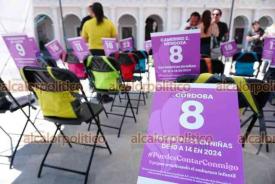Xalapa, Ver., 28 de abril de 2026.- En la Plaza Lerdo, con sillas, mochilas y letreros con estad�sticas municipales, activistas de Equifon�a buscan concientizar acerca de la problem�tica de embarazos infantiles en el Estado.