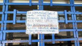 Xalapa, Ver., 29 de abril de 2026.- Con cartulinas, la comunidad de la Escuela Primaria ?Carlos A. Carrillo? exige la devoluci�n del espacio que alberg� al ?Cinema Pepe?, el cual aseguran fue confiscado por la SEV.
