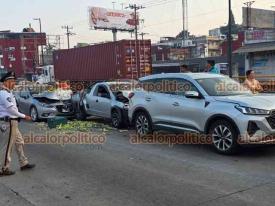 Xalapa, Ver., 29 de abril de 2026.- La tarde de este mi�rcoles se report� que 6 veh�culos chocaron en la Xalapa-Banderilla, adelante de Plaza Jardines.