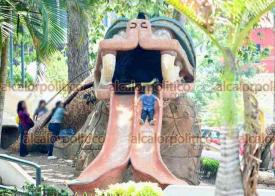 Xalapa, Ver., 30 de abril de 2026.- Peque�os celebran el D�a del Ni�o en parques, con globos, juguetes y regalos.
