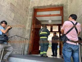 Xalapa, Ver., 27 de abril de 2026.- El reporte de una supuesta fuga de gas, moviliz� a Bomberos y Protecci�n Civil a la Direcci�n General de Desarrollo Acad�mico de la UV y a la Prepa Ju�rez para intentar hallar el origen del olor reportado. Al parecer, fue falsa alarma.