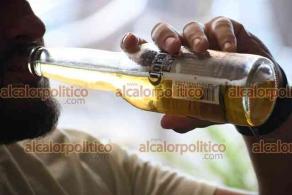Xalapa, Ver., 30 de abril de 2026.- Capitalinos buscan cualquier manera de refrescarse ante la ?ola de calor? que se siente en la ciudad.

