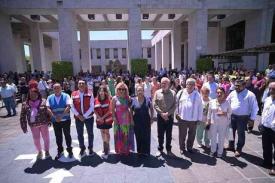 Xalapa, Ver., 6 de mayo de 2026, Diputadas/os y personal del Poder Legislativo atendi� a las instrucciones del simulacro nacional, interrumpiendo el desayuno adelantado por el ?d�a de las madres?. Al concluir el ejercicio, todas/os volvieron a las mesas y a la rifa que ten�an preparada.