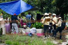 Xalapa, Ver., 10 de mayo de 2026.- Xalape�os acuden a panteones este D�a de las Madres.
