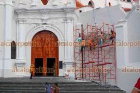 Xalapa, Ver., 12 de mayo de 2026.- Trabajadores rompen parte de la estructura de la Catedral Metropolitana que ya hab�a sido rehabilitada.
