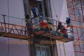 Xalapa, Ver., 15 de mayo de 2026.- Ni blanco ni beige, al estar casi por concluir la rehabilitaci�n del edificio Nachita se distingue el rosa tenue como color final del inmueble.
