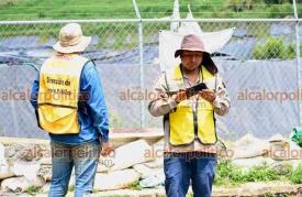 Xalapa, Ver., 18 de mayo de 2026.- Mientras se documentaba la situaci�n de contaminaci�n dentro una propiedad privada, empleados del Ayuntamiento se pusieron a intimidar reporteros, grab�ndolos y tom�ndoles fotos.
