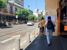 Xalapa, Ver., 28 de mayo de 2026.- A causa de los trabajos en el local donde funcion� la tienda Sears la mayor parte de la banqueta est� ocupada. Se recomienda a peatones tener precauci�n en esa zona de la calle Enr�quez.
