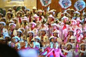 Xalapa, Ver., 28 de mayo de 2026.- La tarde de este jueves, Delfines Marching Band, integrada por alumnado de la Secundaria General n�mero 5 ofreci� un concierto en la Plaza Lerdo; asistieron familiares, amigos y p�blico en general: Se observ� que el secretario de Gobierno, Ricardo Ahued, disfrut� el concierto desde uno de los balcones del Palacio de Gobierno.
