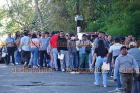 Xalapa, Ver., 30 de mayo de 2026.- Este s�bado, cientos de aspirantes acudieron a la facultades de Ingenier�a y Contadur�a en esta Capital para presentar su examen de admisi�n a la UV. Muchos acudieron acompa�ados de sus familiares.
