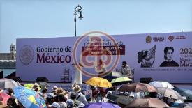 Veracruz, Ver., 31 de mayo de 2026.- En la Macroplaza del Malec�n, la presidenta Claudia Sheinbaum envi� mensaje para festejar su triunfo electoral a dos a�os de la elecci�n. El evento lo encabez� la gobernadora Roc�o Nahle. El p�blico se resguarda del sol con sombrillas, sombreros y gorras de MORENA.