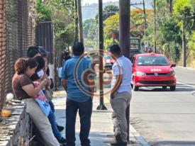 Orizaba, Ver., 31 de mayo de 2026.-  En el segundo d�a del examen de admisi�n a la UV, decenas de padres de familia acompa�aron a sus hijos, abuelos llevaron a sus nietos y esposos a sus esposas, que a pesar de tener hijos y ser amas de casa, quieren estudiar. El examen se aplic� en la USBI de Ixtaczoquitl�n y la Facultad de Ciencias Qu�micas.