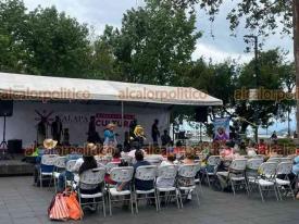 Xalapa, Ver., 31 de mayo de 2026.- Familias disfrutaron de actividades como espect�culo de payasos y talleres diversos, que forman parte del programa ?Domingos Familiares?, en el parque Ju�rez.
