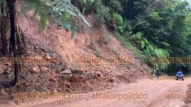 Xico, Ver., 3 de junio de 2026.- Tras horas de labores, cerca de las 2:00 horas de este mi�rcoles qued� abierta la carretera hacia Xico Viejo, luego de un deslave.
