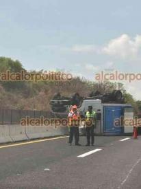 La Antigua, Ver., 4 de junio de 2026.- La ma�ana de este jueves se suscit� la volcadura de camioneta en la carretera Xalapa-Veracruz a pocos metros de la caseta de cobro. Reportan que el tr�nsito es fluido.
