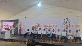 Coatzacoalcos, Ver., 5 de junio de 2026.- Este viernes, la presidenta Claudia Sheinbaum Pardo arrib� a esta ciudad y encabez� la ?ma�anera del pueblo? en los Astilleros de Marina, donde fue acompa�ada por la gobernadora Roc�o Nahle, funcionarios federales y estatales, y la Fiscal General.
