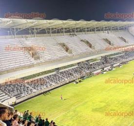 Boca del Rio Ver., A pesar que los boletos fueron regalados por algunos pol�ticos, y tambi�n puestos al 3 � 2 por parte de la empresa propiedad de los veracruzanos Ren� y Jos� Carlos Vives G�mez, en el partido entre Jap�n vs M�xico Categor�a Sub-20 disputado esta noche, el estadio Pirata Fuente luci� vac�o en la mayor parte de las gradas. El partido iba 3-0 al minuto 20 del segundo tiempo a favor de los nipones.