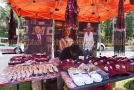 Xalapa, Ver., 6 de junio de 2026.- En el exterior del Museo Kan� se instalaron puestos para venta de productos con logos de MORENA y de personajes emblem�ticos de este partido como la presidenta Sheinbaum, Omar Garc�a Harfuch y AMLO.