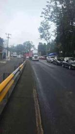 Xalapa, Ver., 8 de junio de 2026.- Cerca de las 14:00 horas fue reabierta la circulaci�n vehicular en la zona del puente Macuilt�petl hacia Banderilla, tras labores de mantenimiento por un socav�n.
