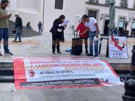 Xalapa, Ver., 8 de junio de 2026.- Docentes instan a apoyar a la CNTE en su movilizaci�n para la abrogaci�n de la Ley del ISSSTE de 2007 y la reforma educativa Pe�a-AMLO, as� como para lograr prestaciones como aumento salarial.
