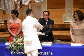 Xalapa, Ver., 8 de junio de 2026.- La noche de este lunes, en la sala Tlaqn� se graduaron 117 egresados de la carrera de M�dico Cirujano en la Universidad Veracruzana, integrantes de la generaci�n 2021-2026.
