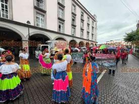 Xalapa, Ver., 10 de junio de 2026.- Antorchistas cerraron la calle Enr�quez frente al Palacio de Gobierno para exigir a la Gobernadora obra p�blica en beneficio de zonas populares marginadas de todo el Estado.
