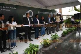Xalapa, Ver., 10 de junio de 2026.- La alcaldesa Daniela Griego y el rector de la UV, Mart�n Aguilar, acompa�ados por colaboradores, inauguraron la Expo UVscopio en el Parque Ju�rez, estrategia que busca acercar el quehacer universitario a la sociedad.
