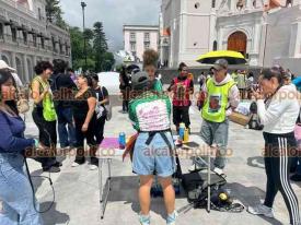 Xalapa, Ver., 13 de junio de 2026.- En el contexto del ambiente deportivo por el Mundial de Futbol, colectivos de desaparecidos organizaron acto en la Plaza Lerdo para visibilizar a sus desaparecidos y exigir a las autoridades su localizaci�n.
