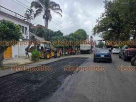 Xalapa, Ver., 13 de junio de 2026.- Contin�a este s�bado la repavimentaci�n de la avenida Miguel Alem�n, entre Volc�n de Colima y Garc�a Barna, por lo que la circulaci�n qued� reducida a un carril. Circule con precauci�n.