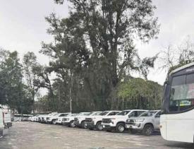 Xalapa, Ver., 14 de junio de 2026.- Lector denuncia que el Ayuntamiento permite que ?alrededor de 100? veh�culos con placas de la CDMX y Morelos ocupen espacios en alrededores del Pante�n Xalape�o. Afirma que estos lugares est�n ?destinados para ciudadanos de Xalapa o del mismo Estado?.
