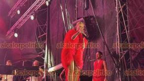 Boca del R�o, Ver., 14 de junio de 2026.- Desde Puerto Rico, Olga Ta��n encendi� el escenario del Salsa Fest. La ?Mujer de fuego? interpret� canciones como ?Bandolero? y ?Basta ya?.
