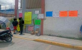 Perote, Ver., 15 de junio de 2026.- Nos env�an fotos de la toma de la Escuela Secundaria General y de la manifestaci�n por parte de padres de familia para exigir la reinstalaci�n del director. 
