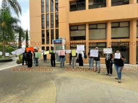 Xalapa, Ver., 16 de junio de 2026.- Estudiantes de la Facultad de Pedagog�a UV se manifestaron en Rector�a. Rechazan que docente, a quien se�alan de ser acosador, ocupe la Direcci�n de esa entidad universitaria.
