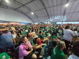 Orizaba, Ver., 18 de junio de 2026.- Lista la afici�n para ver jugar a M�xico contra Corea del Sur, familias enteras se dieron cita en el complejo deportivo de Orizaba Cerritos. Se observa mayor n�mero de poblaci�n en este lugar que cuando el primer partido de la Selecci�n Nacional.