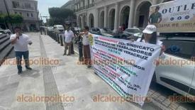 Xalapa, Ver., 20 de junio de 2026.- Pensionados e integrantes del Sindicato Democr�tico de Trabajadores de la Educaci�n de Veracruz (SDTEV) se manifestaron en la Plaza Lerdo para exigir al IPE respeto a sus pensiones, aguinaldo y dem�s prestaciones.