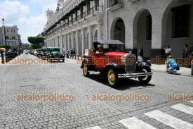 Xalapa, Ver., 21 de junio de 2026.- Con motivo del D�a del Padre, se organiz� un desfile de autos antiguos por las calle del Centro de la ciudad.