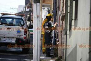 Xalapa, Ver., 1° de julio de 2026.- Por fuga de gas, personal de Protección Civil acordonó la calle Azueta, entre Altamirano y Victoria, en el centro de la Capital, para descartar riesgos.
