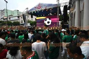 Xalapa, Ver., 5 de julio de 2026.- Todo listo en plaza Lerdo para ver el partido de la Selección Mexicana, el cual se retrasó una hora.

