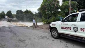 Actopan, Ver., 8 de julio de 2026.- SSP informó que por la crecida de río Actopan fue cerrado el paso a vehículos sobre carretera Emiliano Zapata- Actopan, a la altura de Paso de la Milpa.
