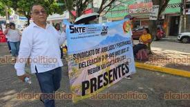 Coatzacoalcos Ver., 13 de julio de 2026.- Integrantes de la Sección 32 del SNTE marcharon este lunes para demandar a la SEV atender problemáticas que, aseguran, afectan tanto a los docentes como al servicio educativo.
