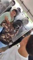 Emiliano Zapata, Ver., 14 de julio de 2026.- Granaderos intentaron quitar por la fuerza a quienes bloqueaban la carretera Las Trancas-Coatepec, la tarde de este martes. Sin embargo, después volvieron a cerrar. Al sitio llegó el alcalde Daniel Baizabal.
